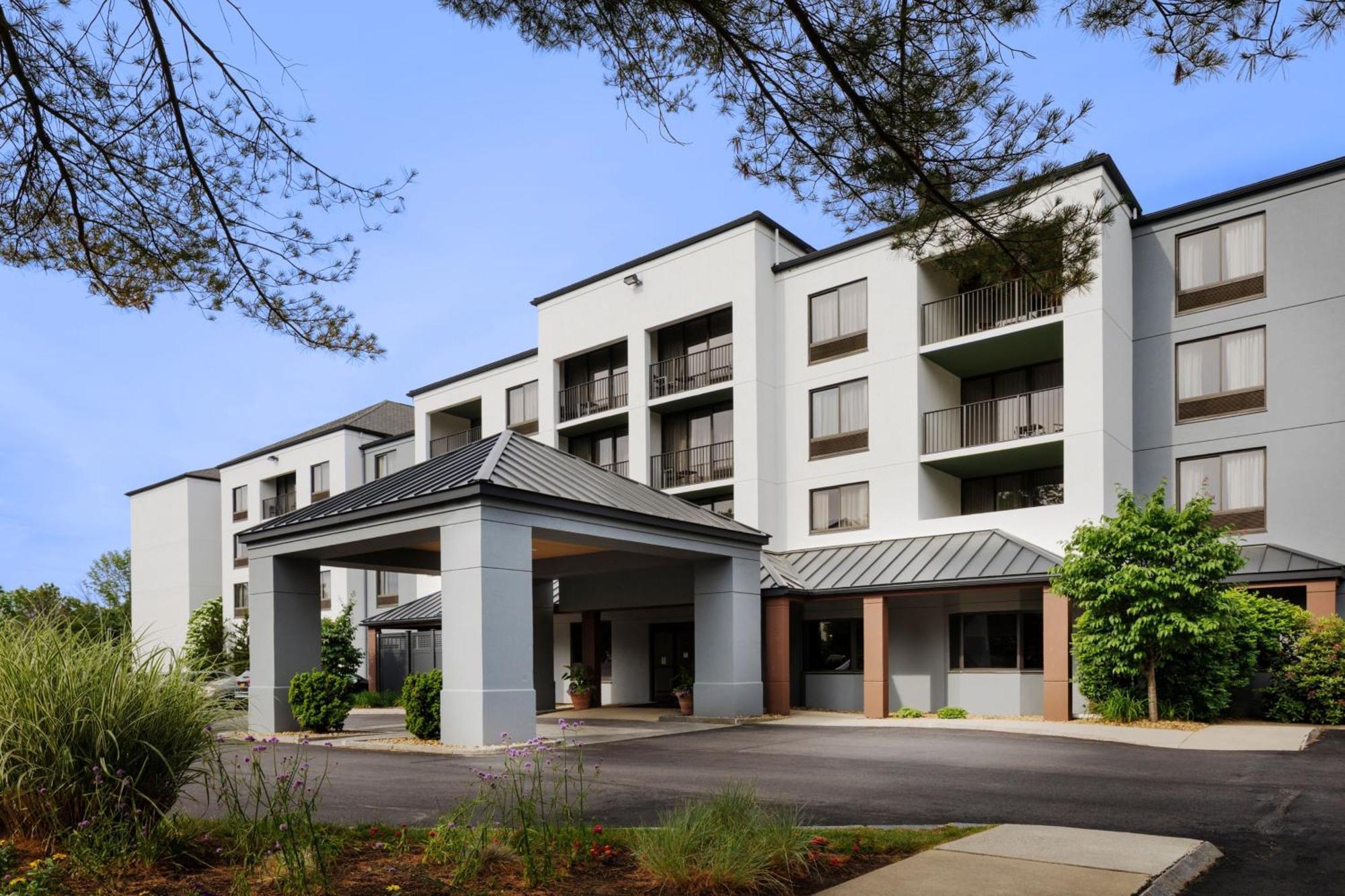Courtyard By Marriott Portsmouth Hotell Exteriör bild