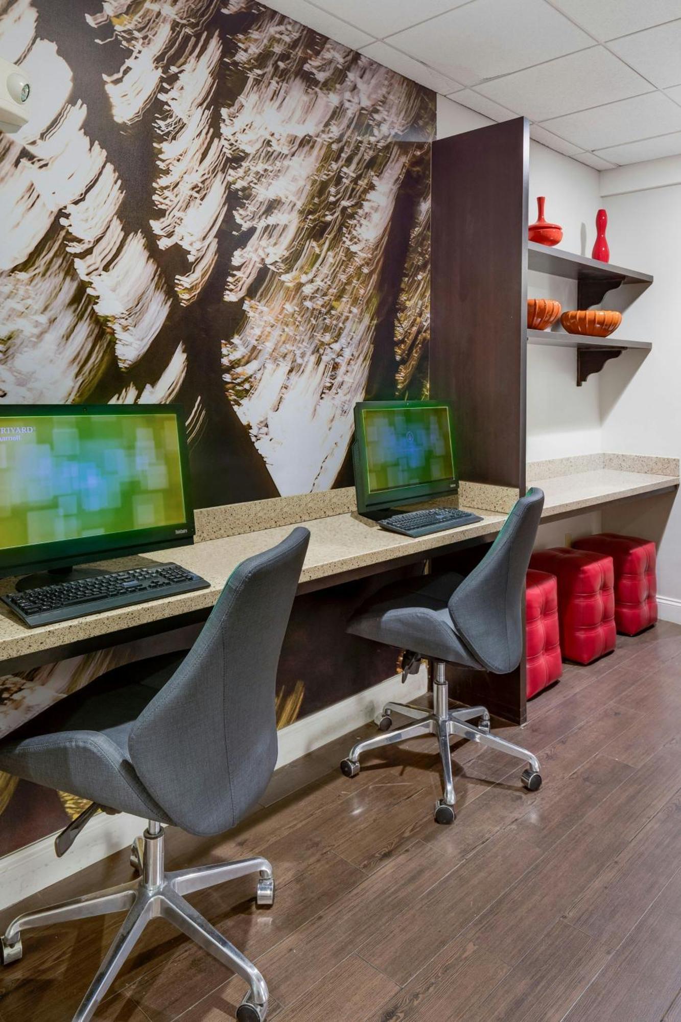 Courtyard By Marriott Portsmouth Hotell Exteriör bild