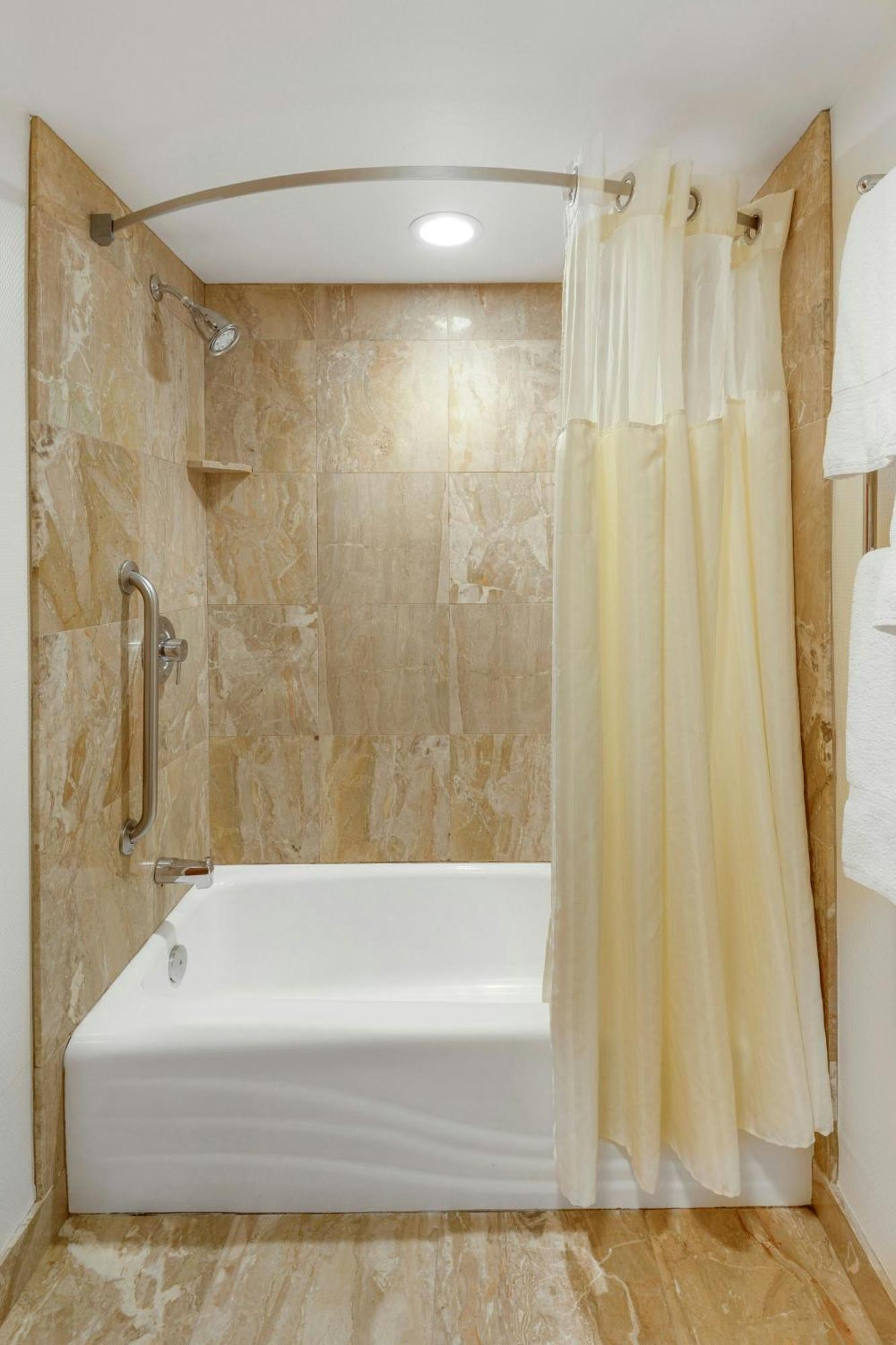 Courtyard By Marriott Portsmouth Hotell Exteriör bild