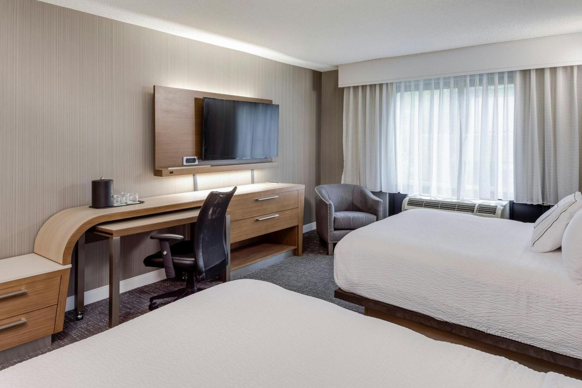 Courtyard By Marriott Portsmouth Hotell Exteriör bild