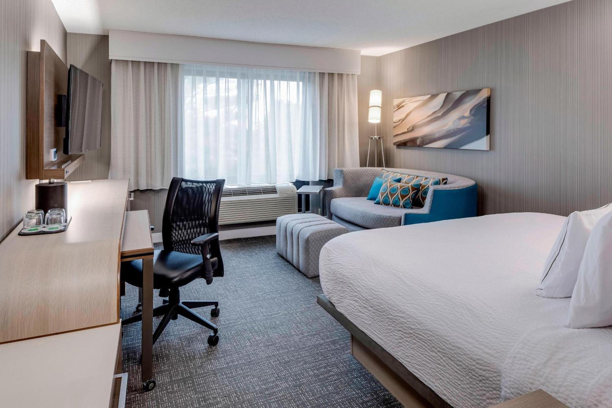 Courtyard By Marriott Portsmouth Hotell Exteriör bild