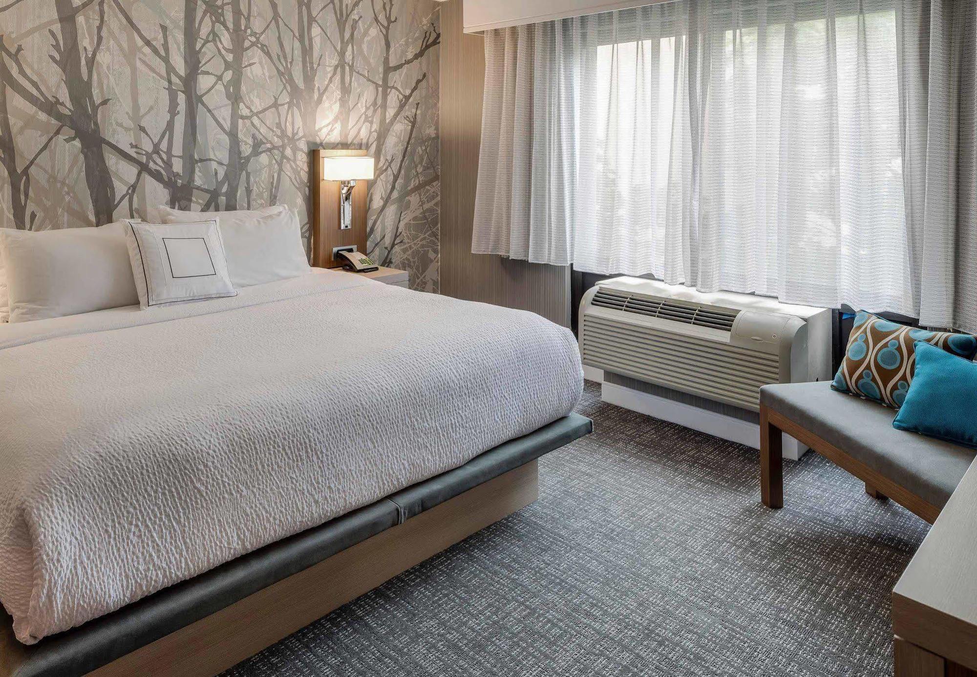 Courtyard By Marriott Portsmouth Hotell Exteriör bild